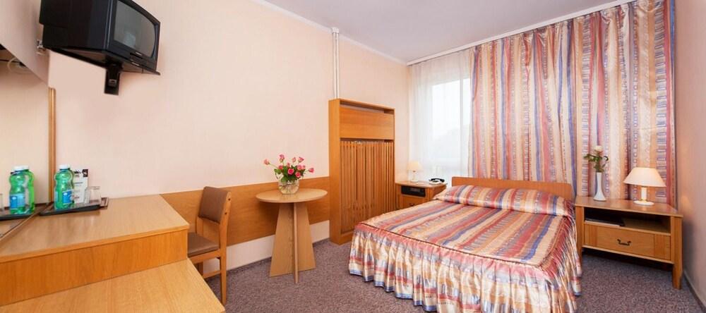Hotel Gromada Lomza Bagian luar foto