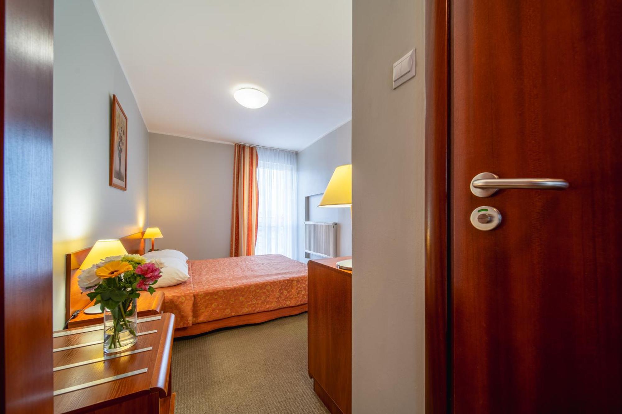 Hotel Gromada Lomza Bagian luar foto