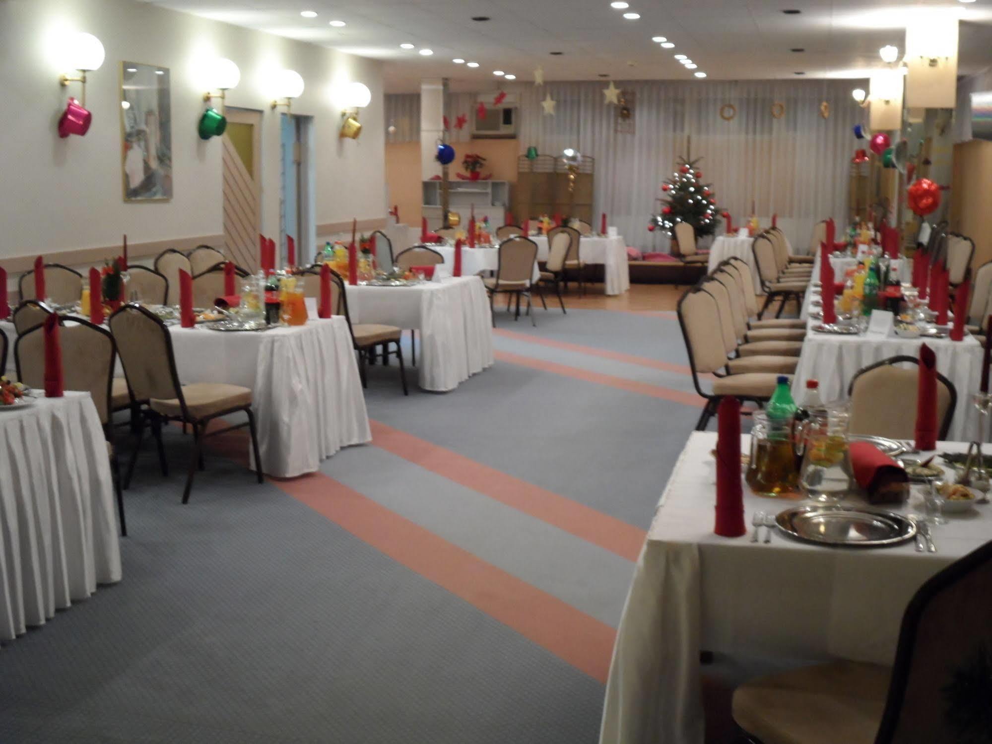 Hotel Gromada Lomza Bagian luar foto