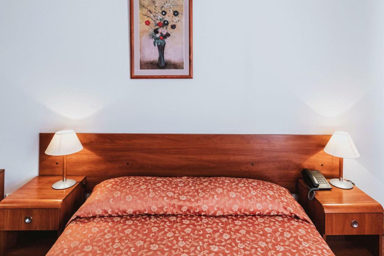 Hotel Gromada Lomza Bagian luar foto