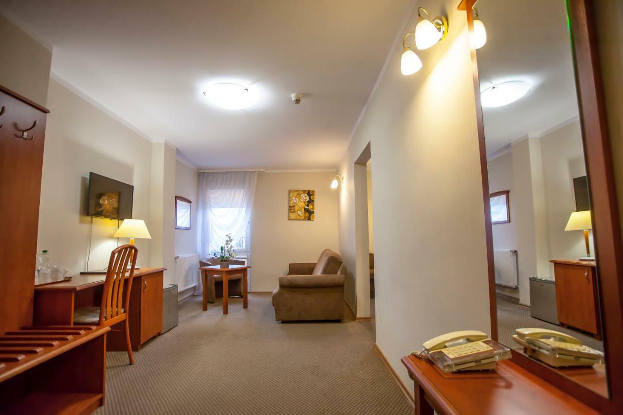 Hotel Gromada Lomza Bagian luar foto
