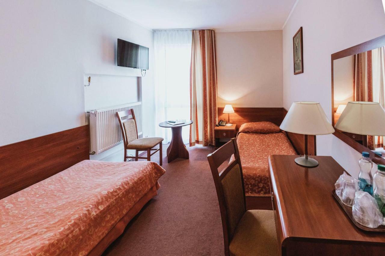 Hotel Gromada Lomza Bagian luar foto